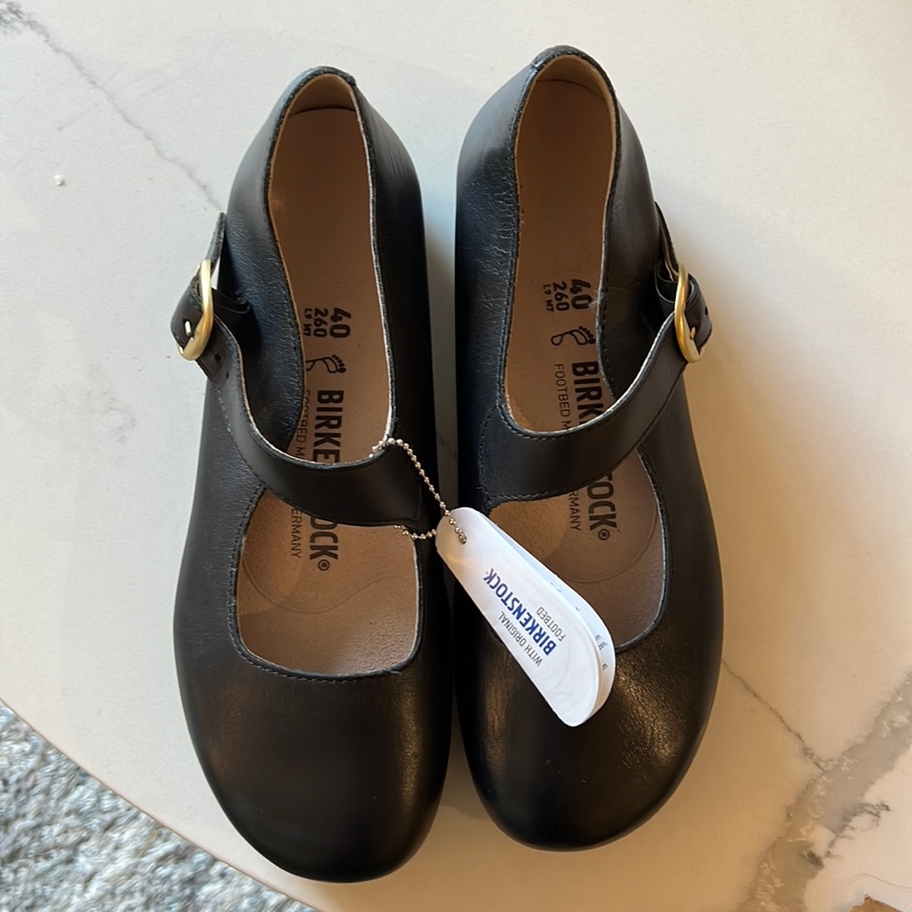 Birkenstock new with tags size 40 black leather Tracey.